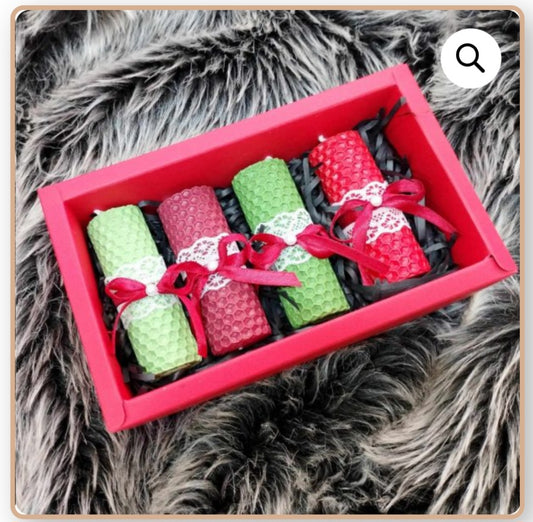 Set 4 Lumânări din Ceara Naturala de Albine Ediție Cristmas Story Model Fagure cu decor funda