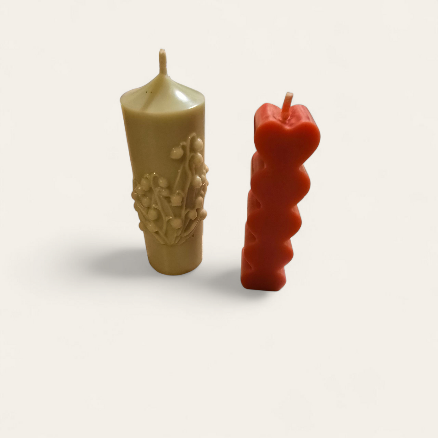 Set 2 Lumânări: Lumanare Mica Lăcrămioare și Lumânăre Turn 5 Inimioare