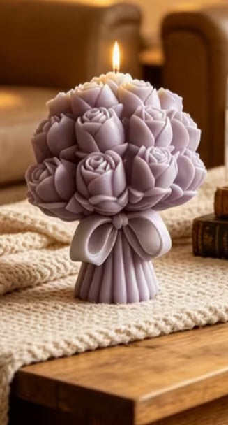 Lumanare Decorativa Parfumata Buchet Trandafiri Creți Cu Fundă